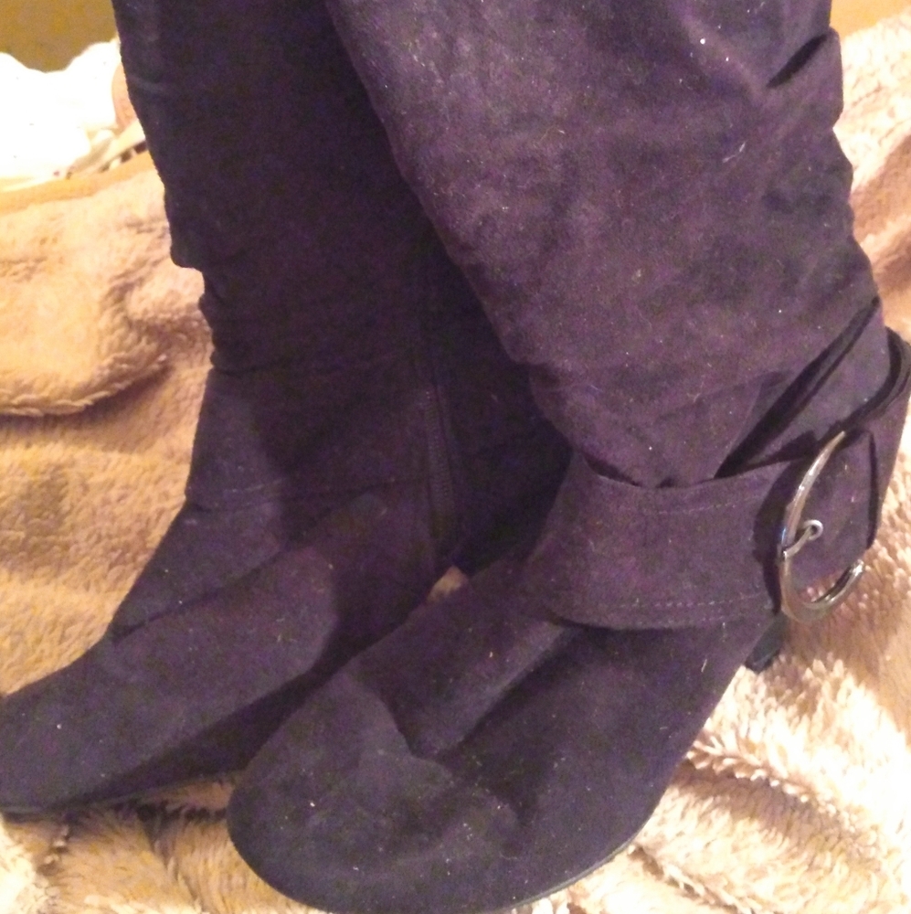 9 Max Connection suede boots